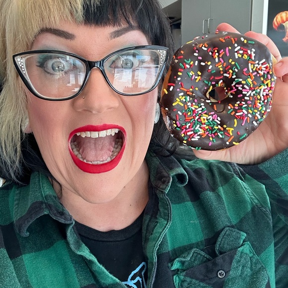 Meet your Posher, Cait - Picture 4 of 4